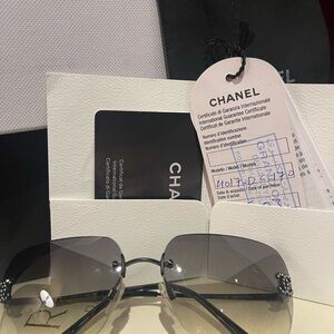CHANEL Gradient Black Sunglasses